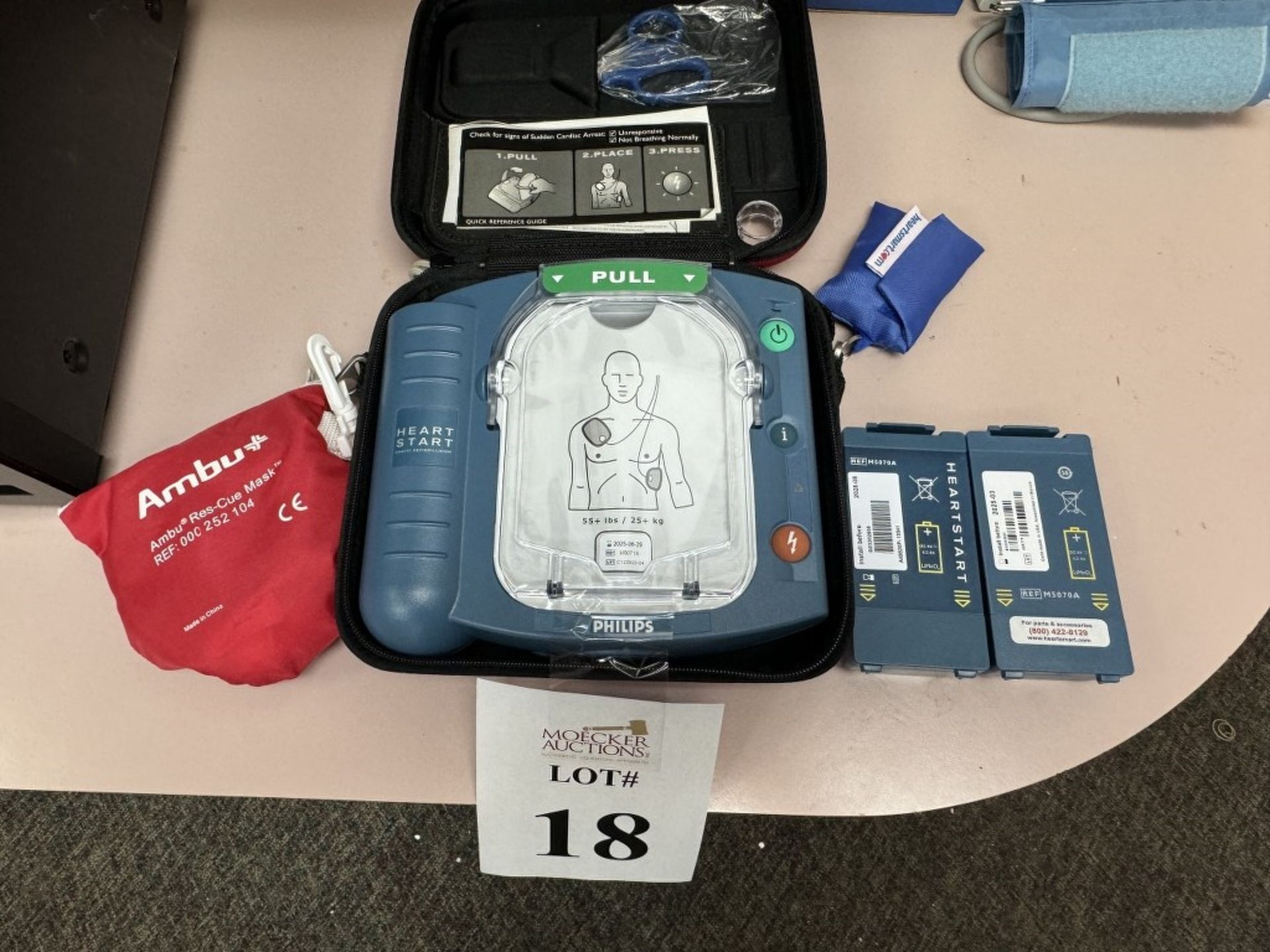 PHILIPS HEARTSTART DEFIBRILLATOR MODEL: HS1 (2005)