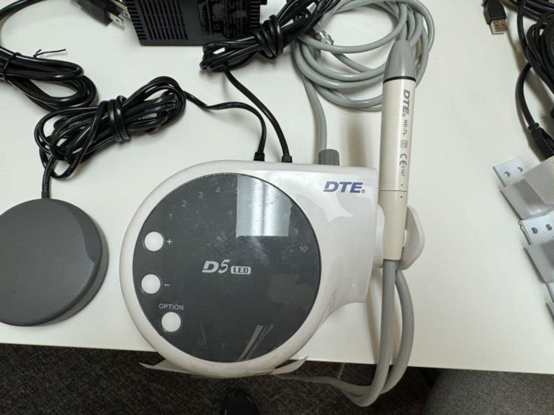 DTE ULTRASONIC SCALIER, MODEL: D5 LED SYSTEM - Image 2 of 3