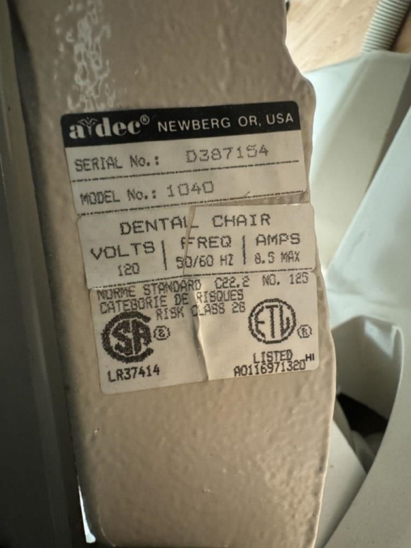 ADEC DENTAL CHAIR, MODEL: 1040 - Image 8 of 9