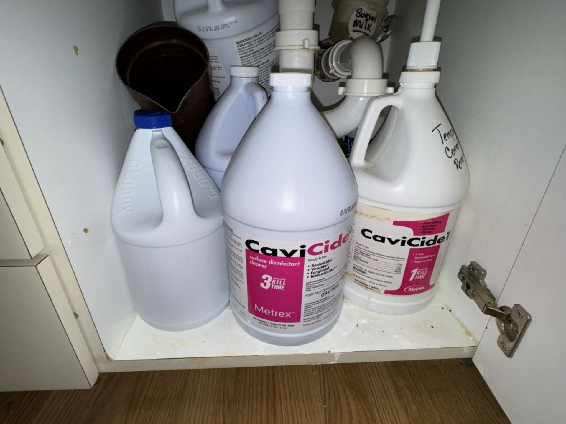 LOTCONSISTING OF CLEANING SUPPLIES - Image 2 of 2