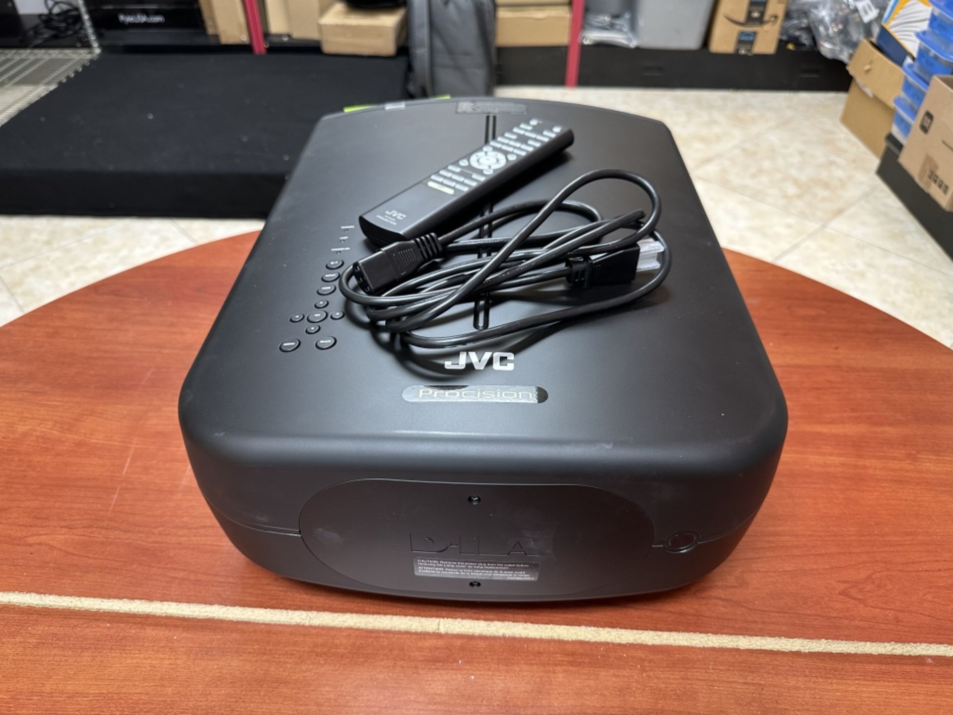 JVC DLA-HD250 PROJECTOR & EXTRA BULB & 3D GLASSES - Image 2 of 2