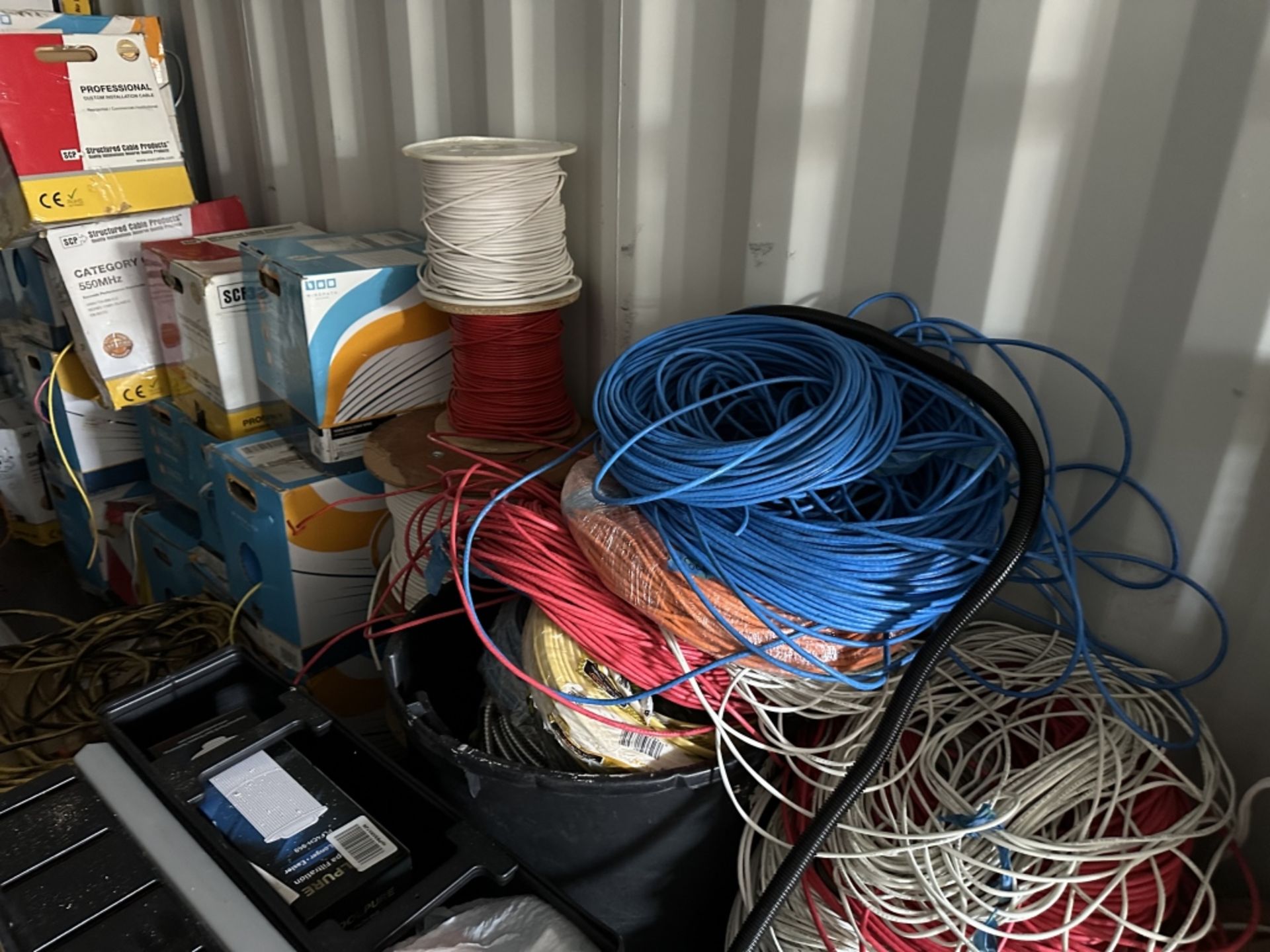 LOT CONSISTING OF VARIOUS SPOOLS/BOXES OF CABLE - Image 2 of 3
