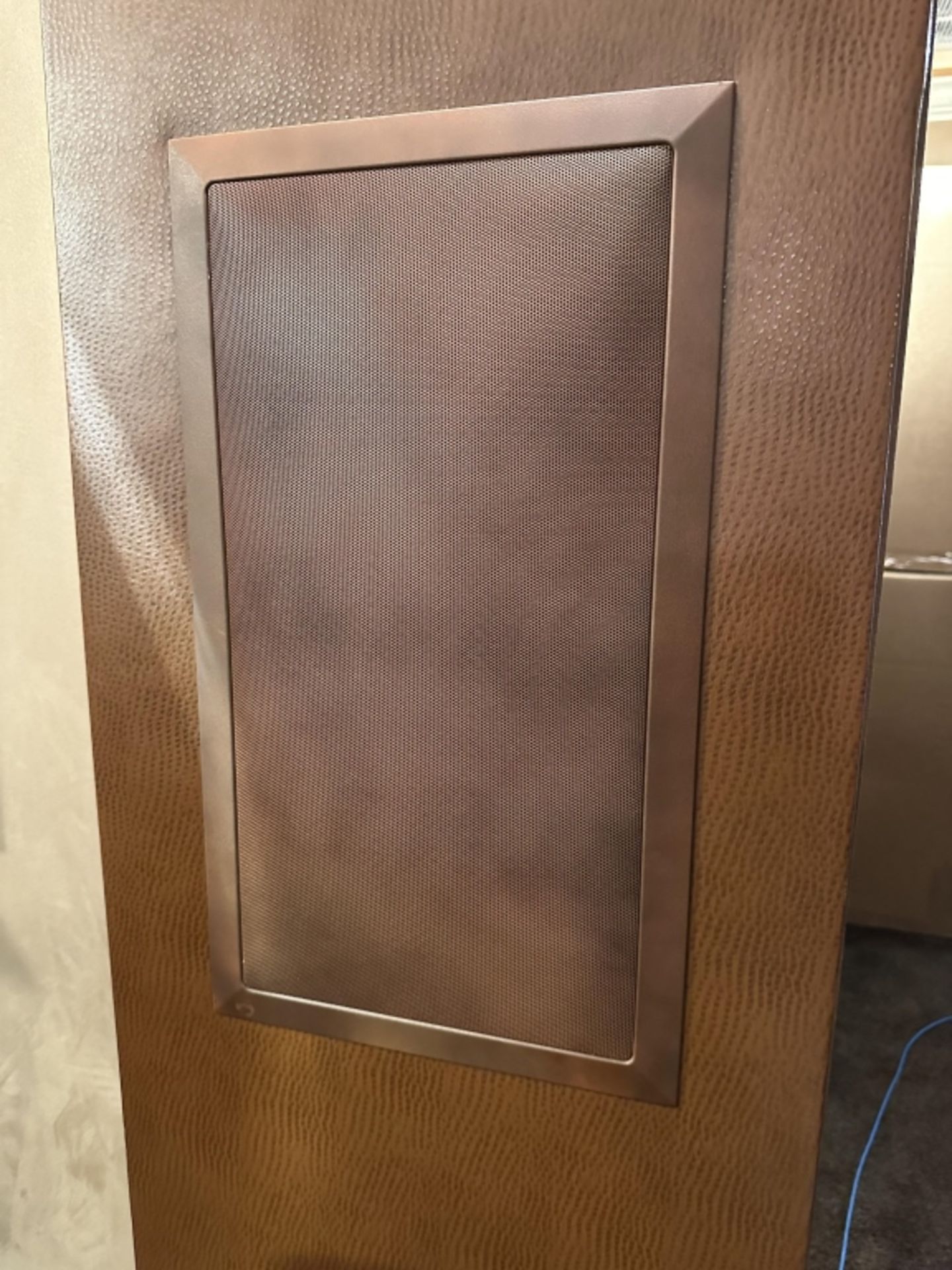 LOT CONSISTING OF (6) KLIPSCH THX WALL MOUNTED SPEAKERS (PAINTED BROWN) - Image 4 of 4