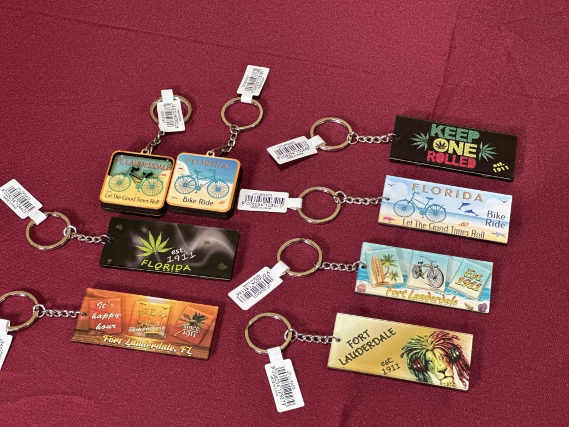 LOT CONSISTING OF ASSORTED BEACH-THEMED SOUVENIRS