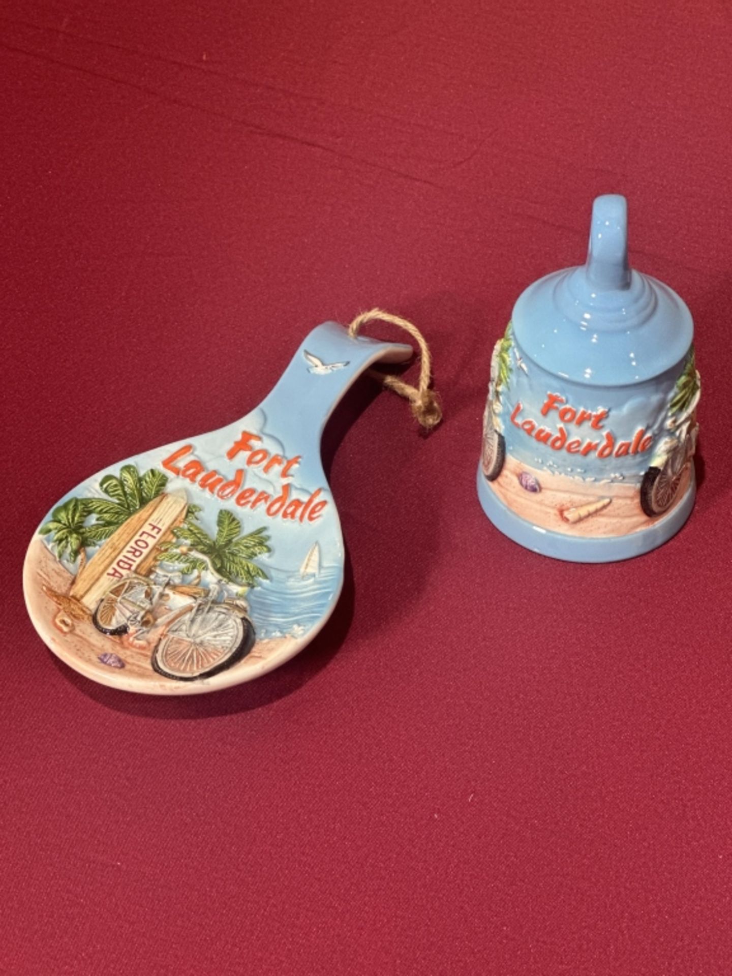 LOT CONSISTING OF ASSORTED BEACH-THEMED SOUVENIRS - Image 2 of 4