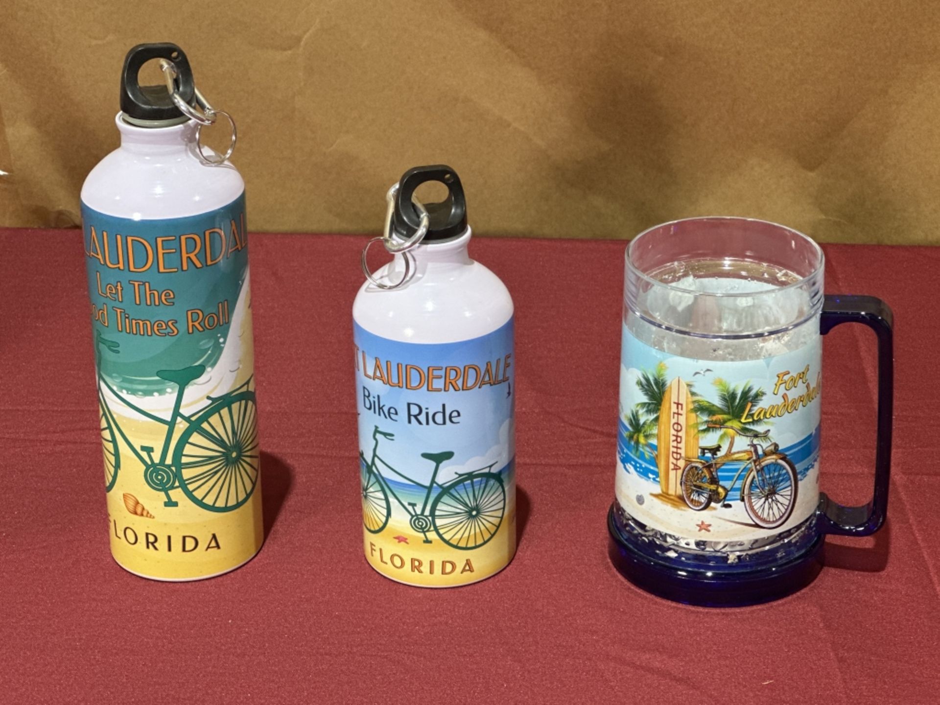 LOT CONSISTING OF ASSORTED BEACH-THEMED SOUVENIRS - Image 8 of 10