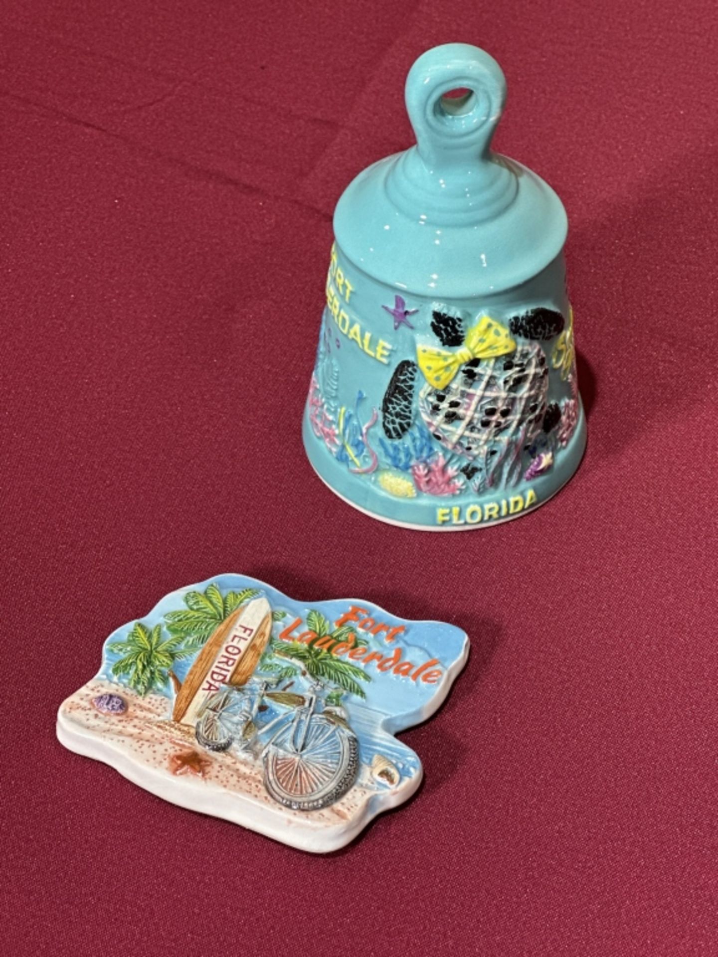 LOT CONSISTING OF ASSORTED BEACH-THEMED SOUVENIRS - Image 4 of 10