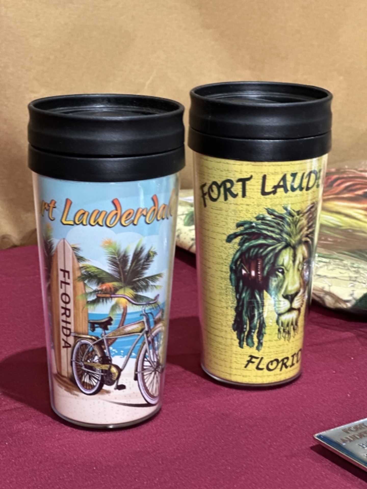 LOT CONSISTING OF ASSORTED BEACH-THEMED SOUVENIRS - Image 2 of 8