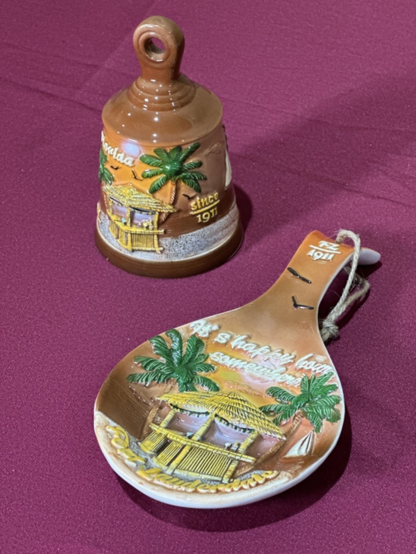 LOT CONSISTING OF ASSORTED BEACH-THEMED SOUVENIRS - Image 2 of 10