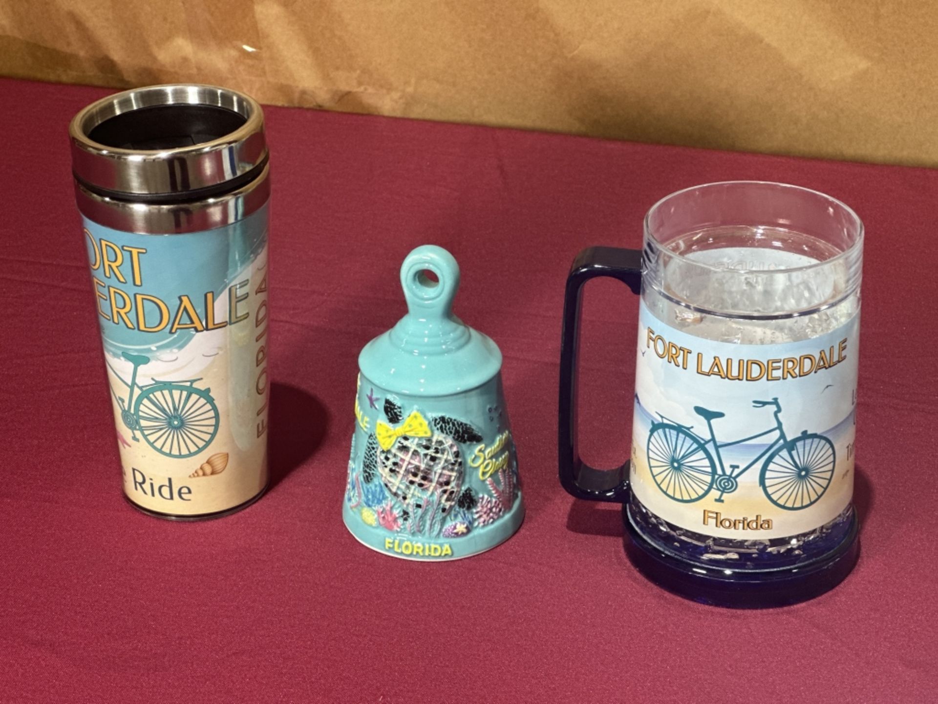 LOT CONSISTING OF ASSORTED BEACH-THEMED SOUVENIRS - Image 3 of 4