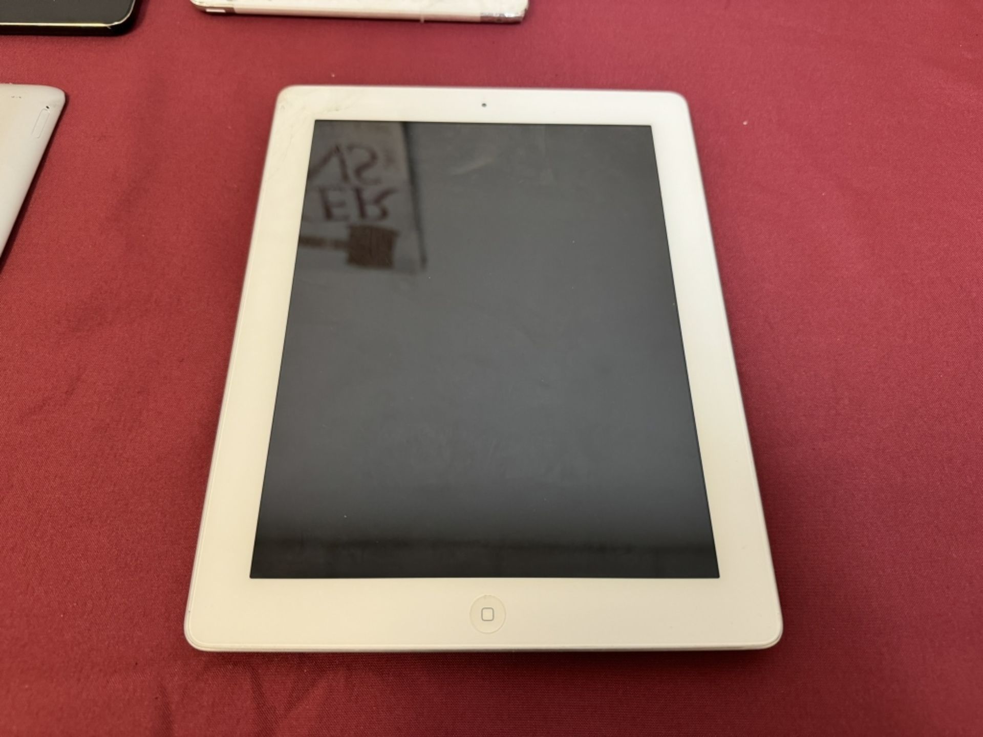 6 Apple iPad and 2 LG Tablets - Image 12 of 24