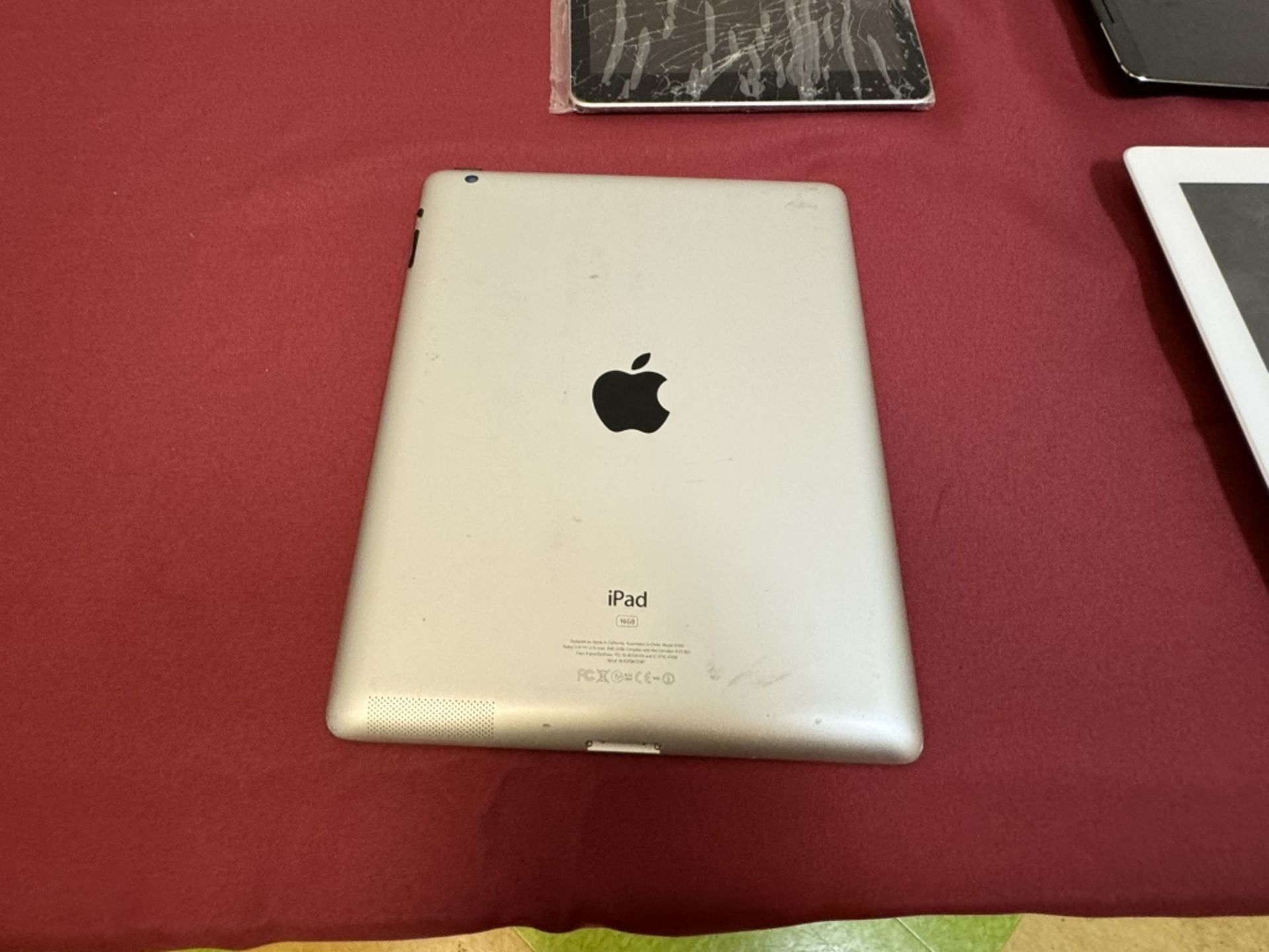 6 Apple iPad and 2 LG Tablets - Image 4 of 24