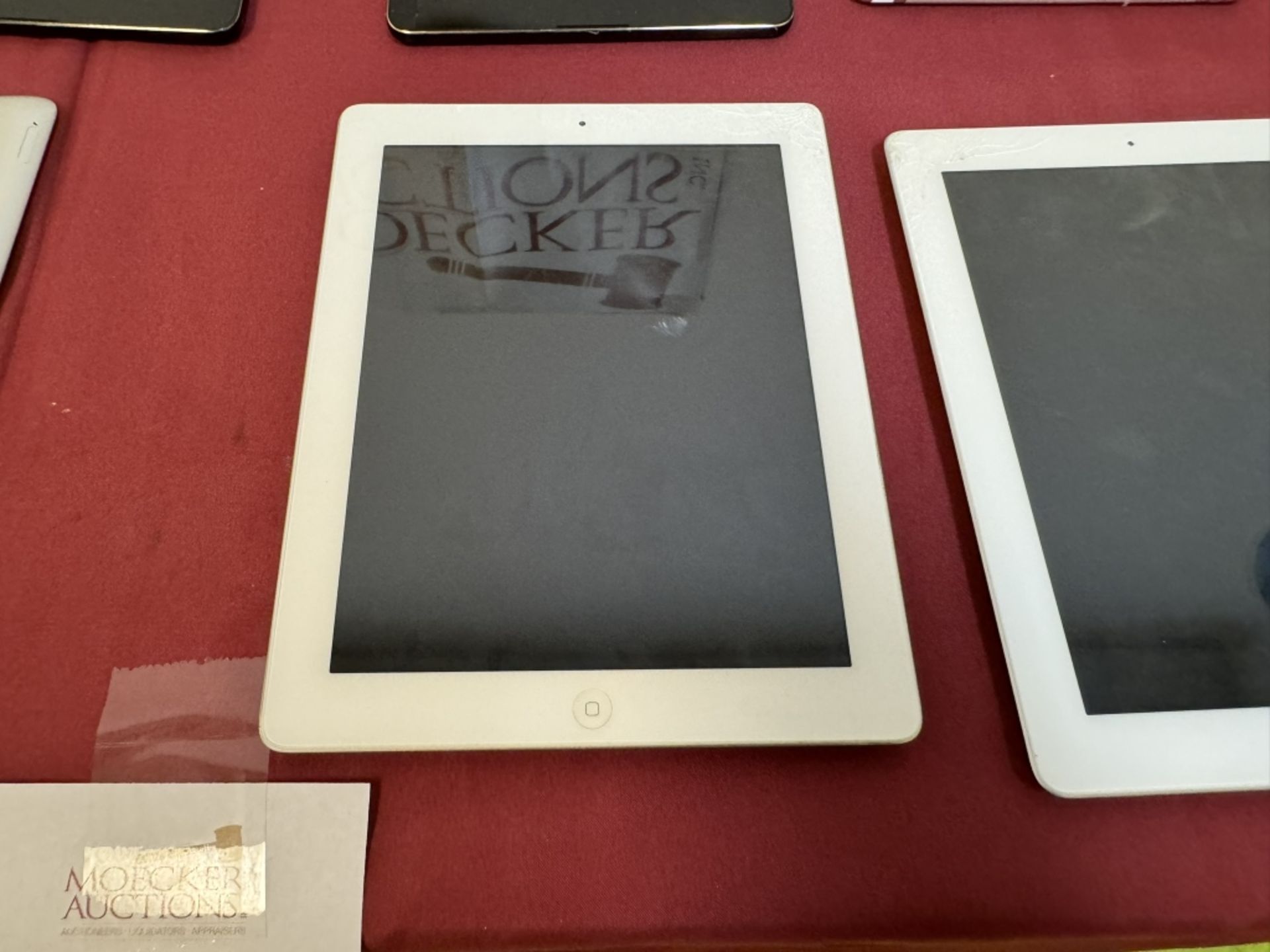 6 Apple iPad and 2 LG Tablets - Image 8 of 24