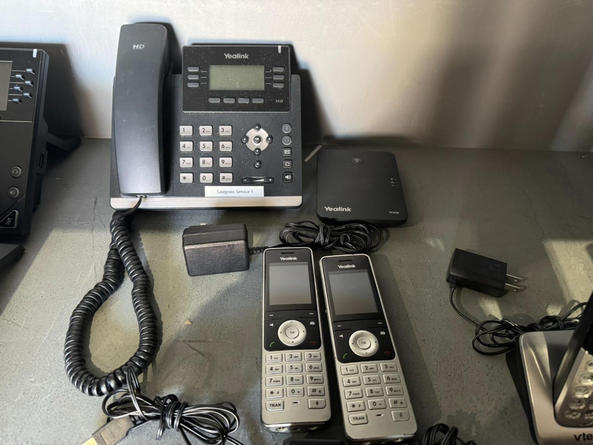 LOT CONSISTING OF YEALINK CORDLESS IP DEC PHONES - Image 3 of 3