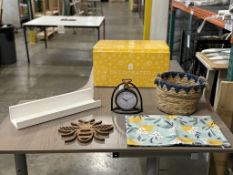 NEW DECOCRATED SEASONAL ASSORTED HOME DÉCOR BOX