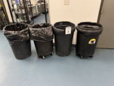 TRASH CANS 32 GALLONS