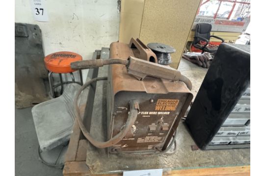 CHICAGO ELECTRIC 90 AMP FLUX WIRE WELDER - Image 3 of 3