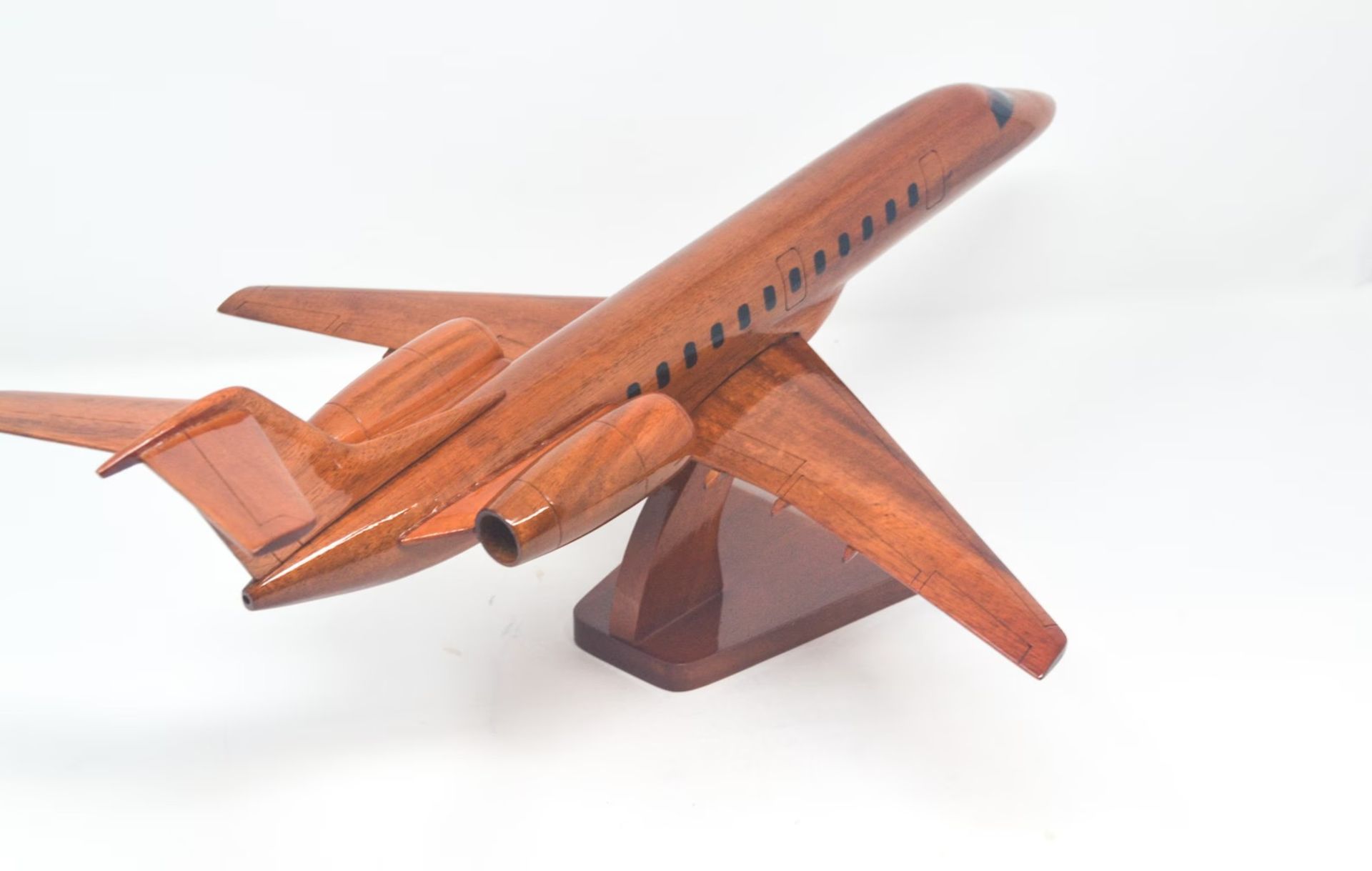 Embraer ERJ135 Wooden Scale Desk DIsplay - Bild 4 aus 4