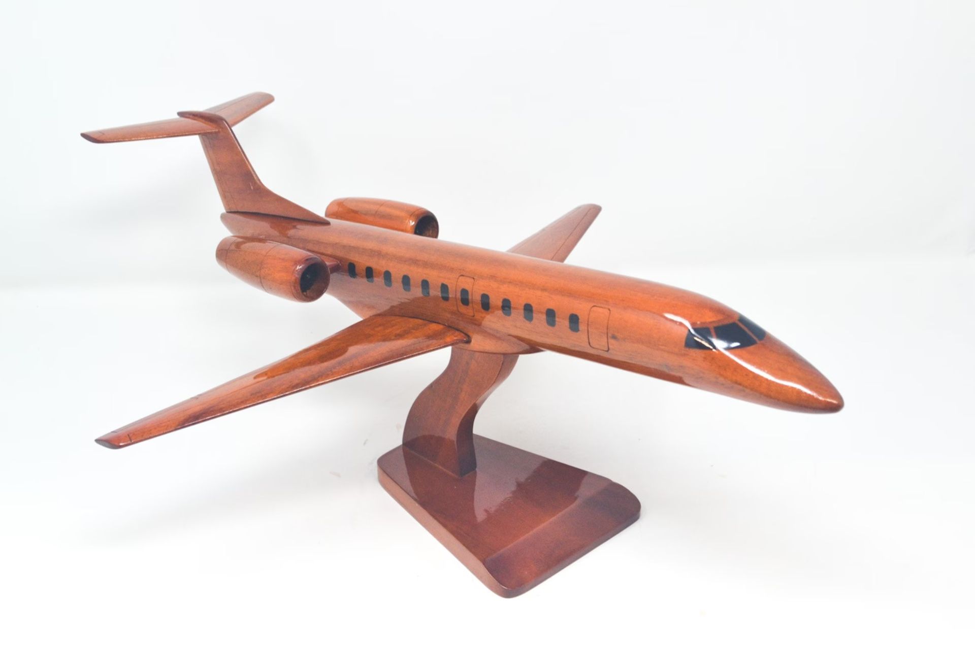 Embraer ERJ135 Wooden Scale Desk DIsplay - Bild 2 aus 4