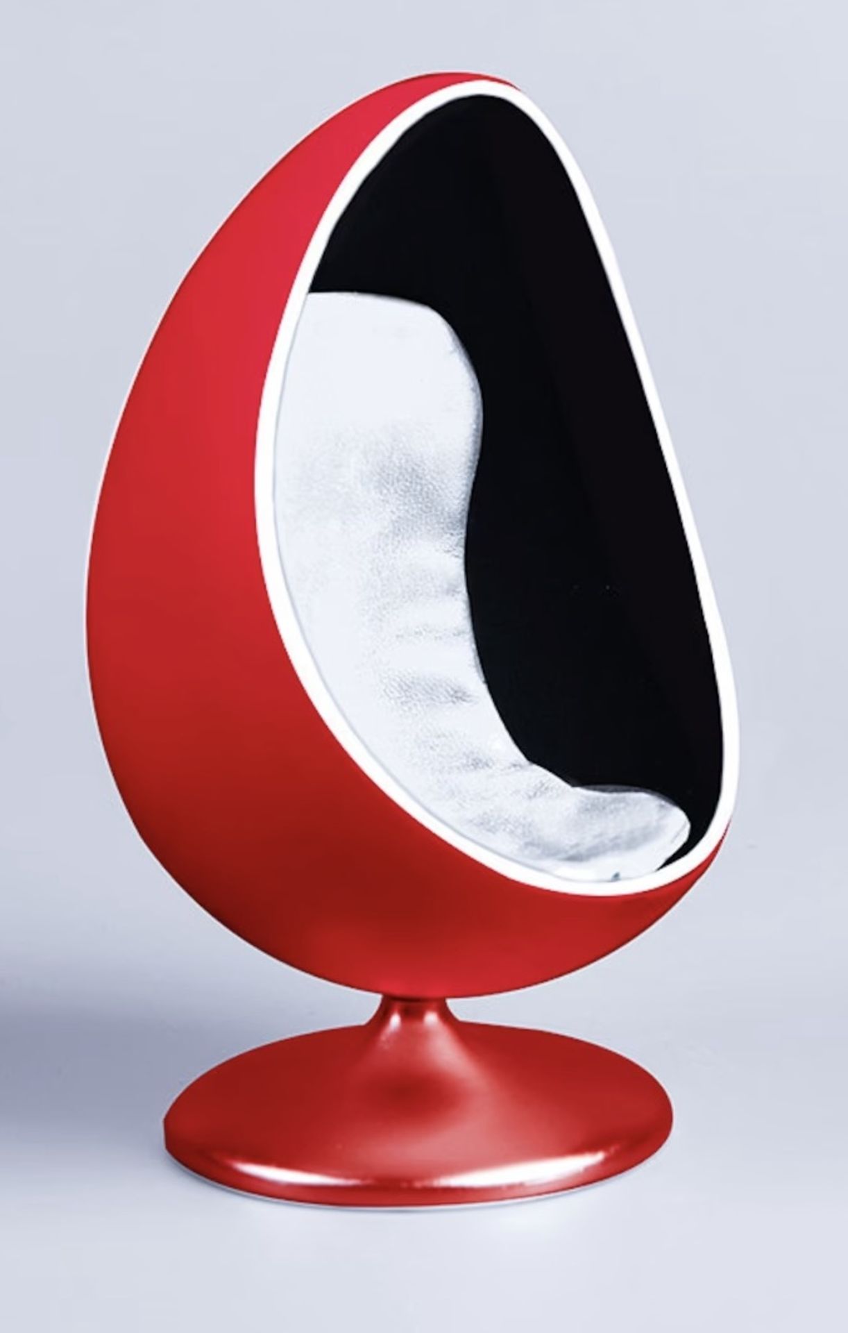 Set of Four 1/12 Scale Egg Chairs - Image 4 of 6