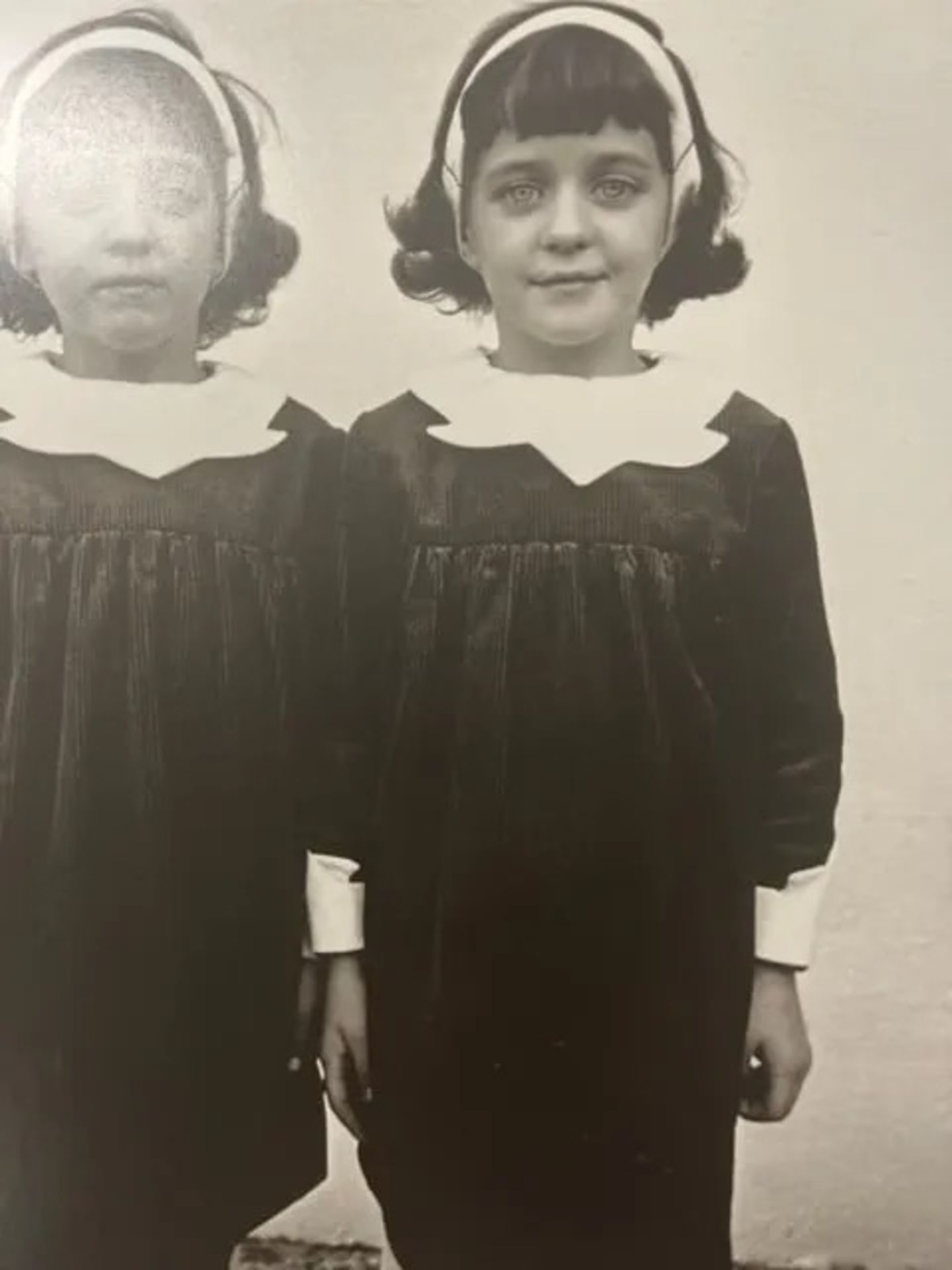 Diane Arbus "Identical Twins" Print - Bild 5 aus 6