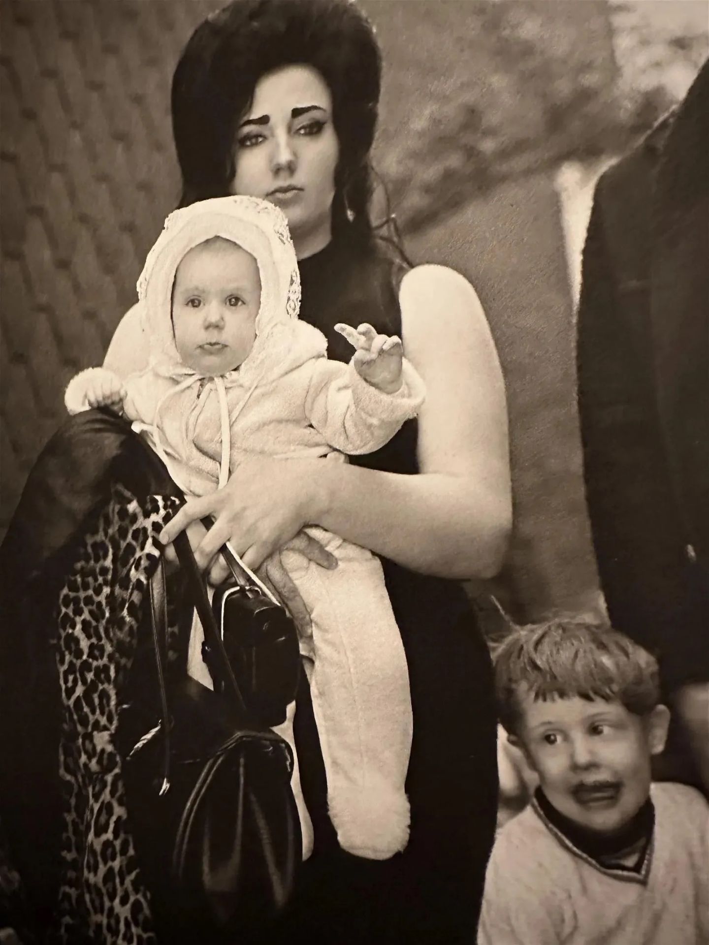 Diane Arbus "A young Brooklyn familyl going for a Sunday outing N.Y.C. 1966" Print - Bild 6 aus 6