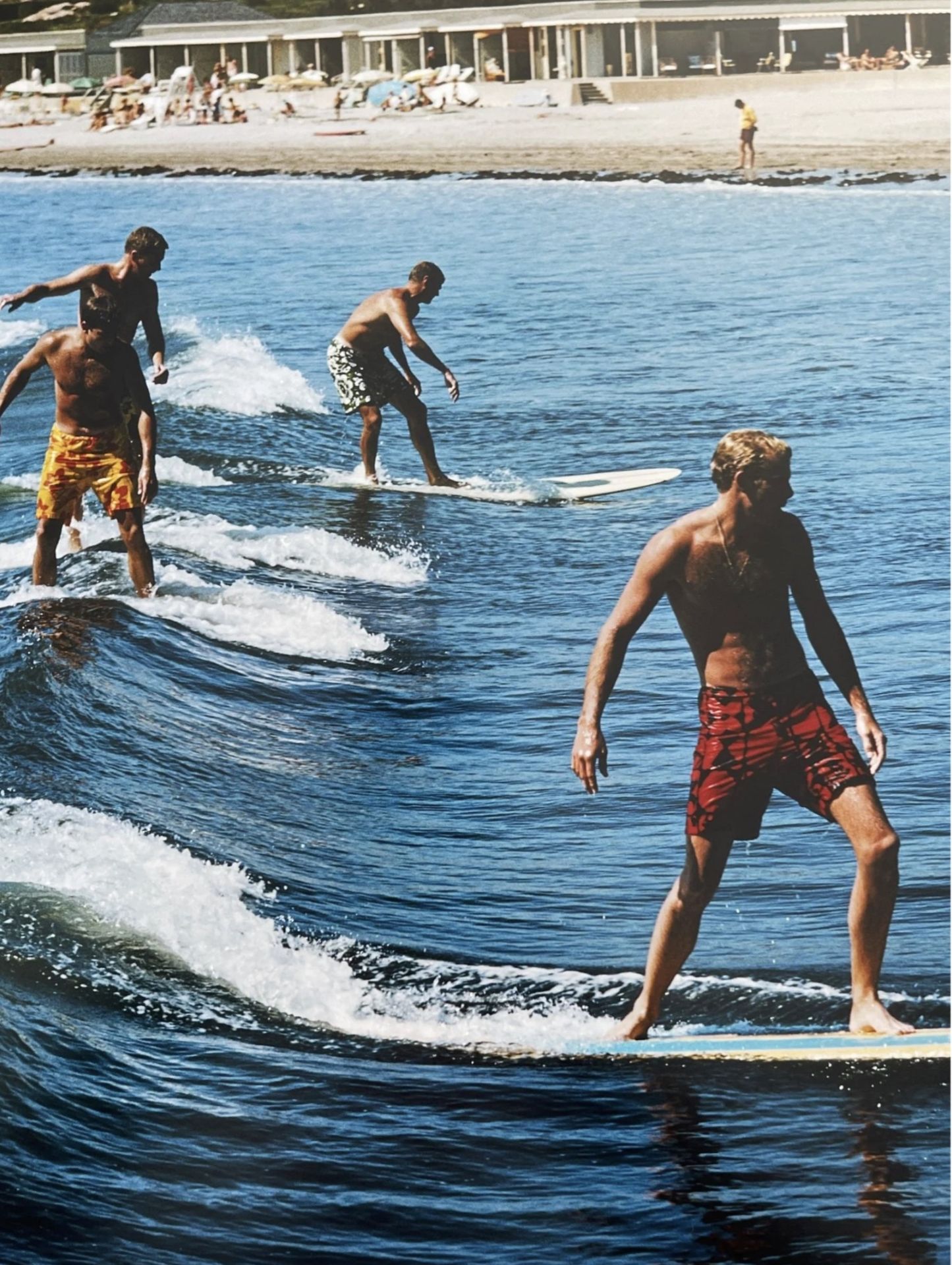 Slim Aarons "Surfing Brothers, Baileys Beach, 1965" C Print - Bild 4 aus 4