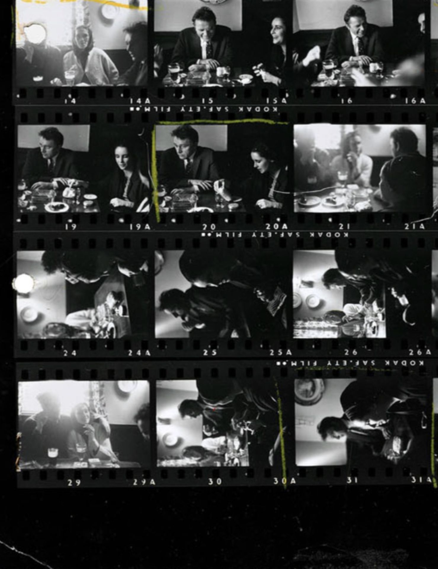 Eve Arnold "Elizabeth Taylor, Richard Burton, Pub, Shepperton, 1963" Contact Sheet - Bild 5 aus 5