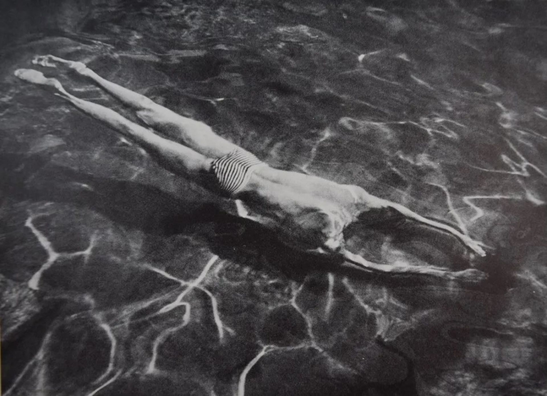 Andre Kertesz -Swimming Underwater, 1917
