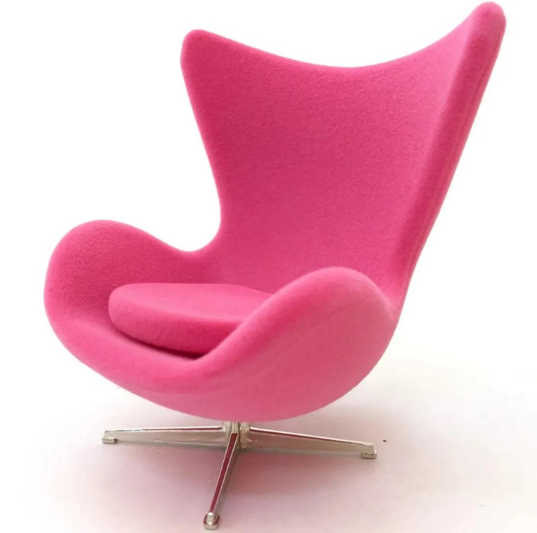 Arne Jacobsen Pink "Egg Chair" Desk Display