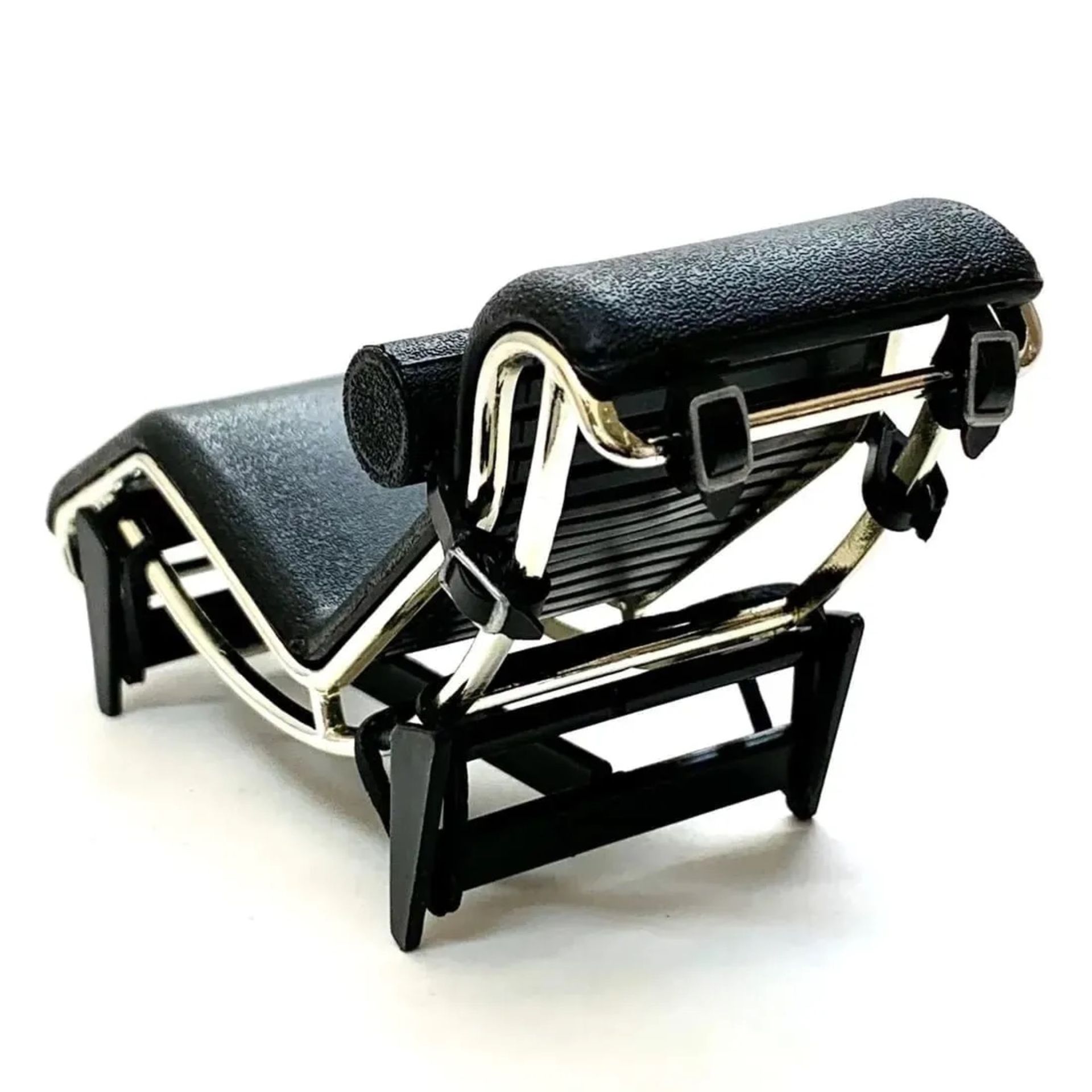 Le Corbusier LC4 Chaise Lounger Desk Display - Image 4 of 4