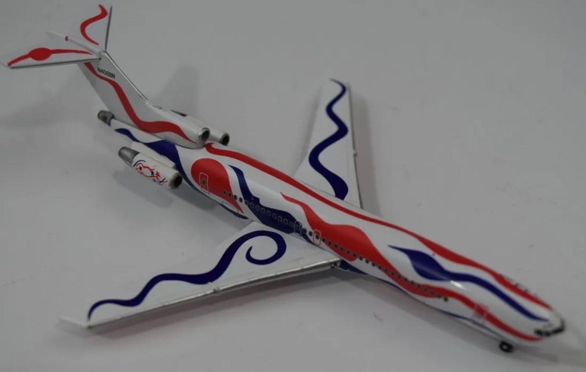 Alexander Calder "Braniff Plane, 1973" Plane Scale Model - Bild 2 aus 4