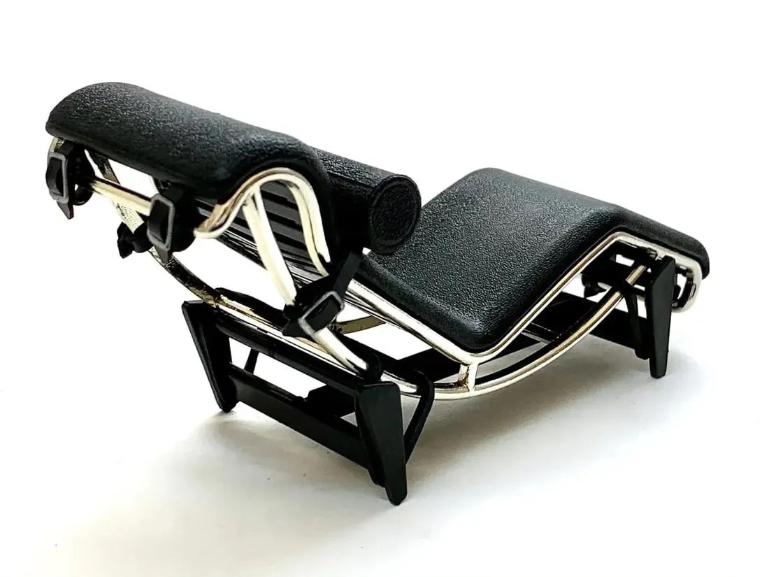 Le Corbusier LC4 Chaise Lounger Desk Display - Image 3 of 4