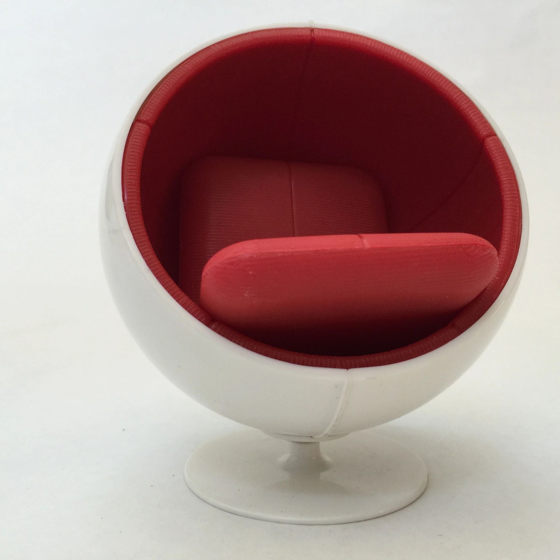 Eero Aarnio Ball Chair Desk Display - Image 3 of 4