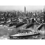 SS Queen Mary, New York City Photo Print