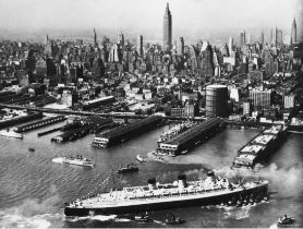 SS Queen Mary, New York City Photo Print