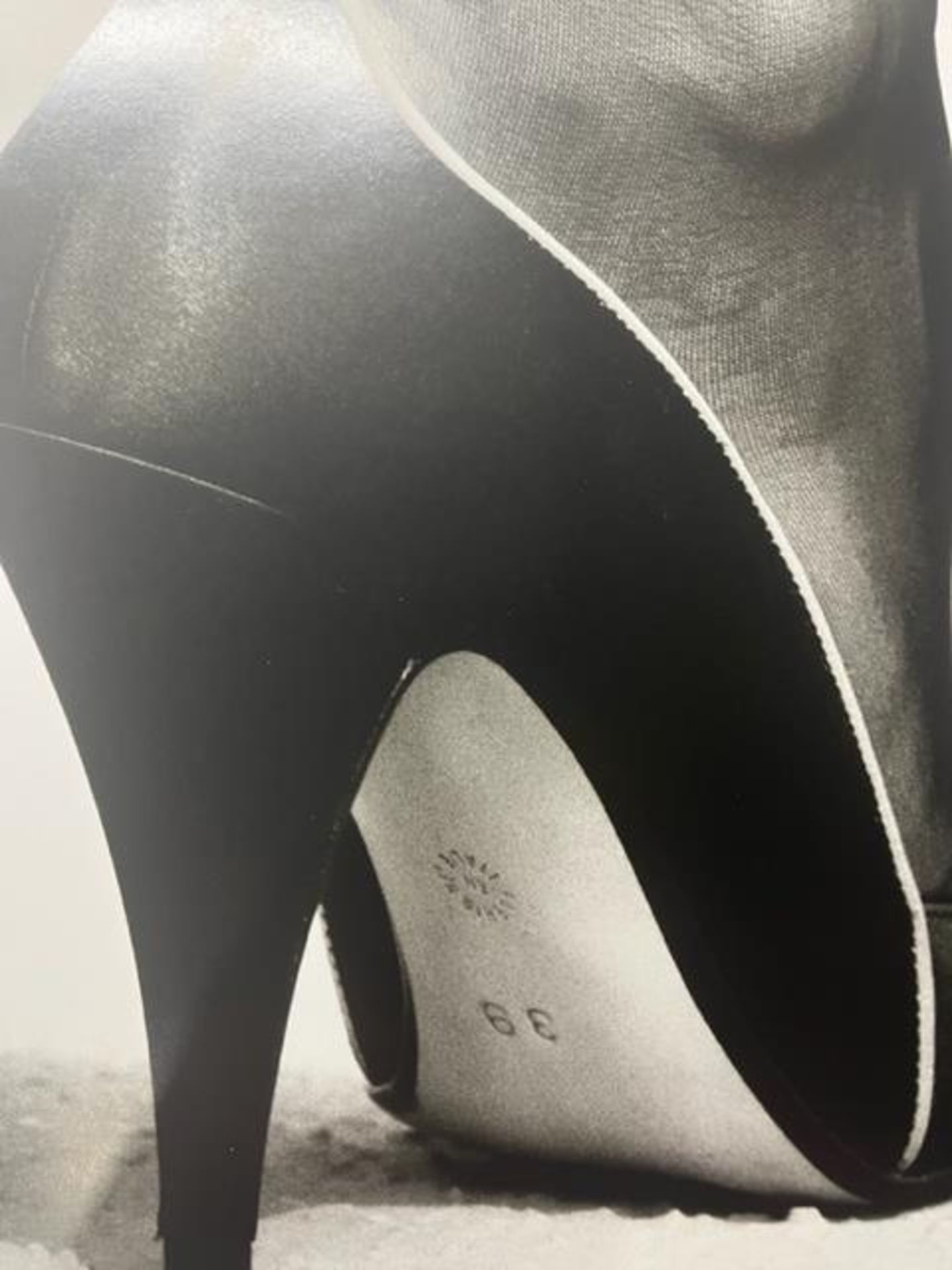 Helmut Newton "Shoe, Monte Carlo" Print. - Bild 4 aus 6