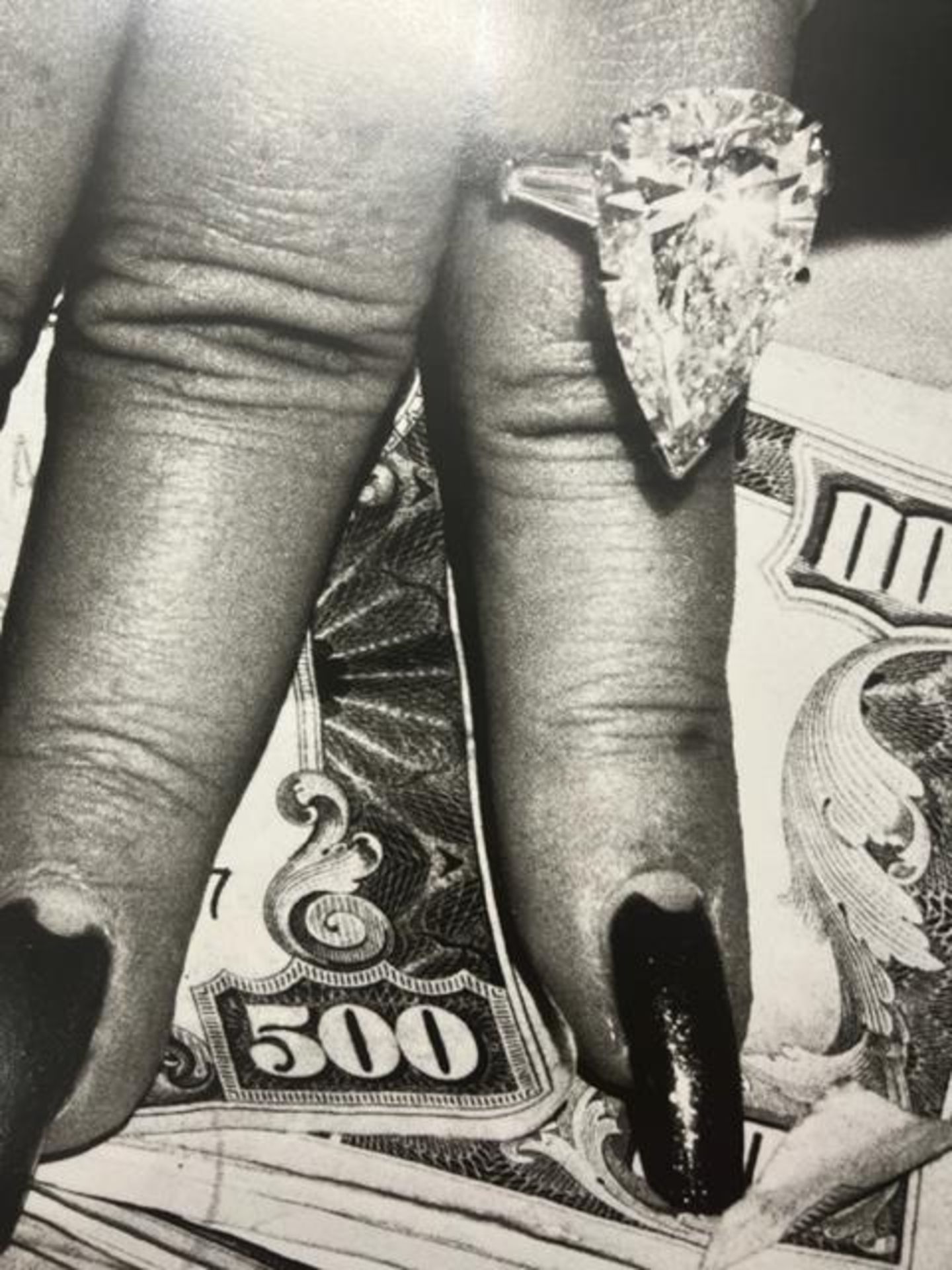 Helmut Newton "Fat hand and dollars" Print. - Bild 6 aus 6
