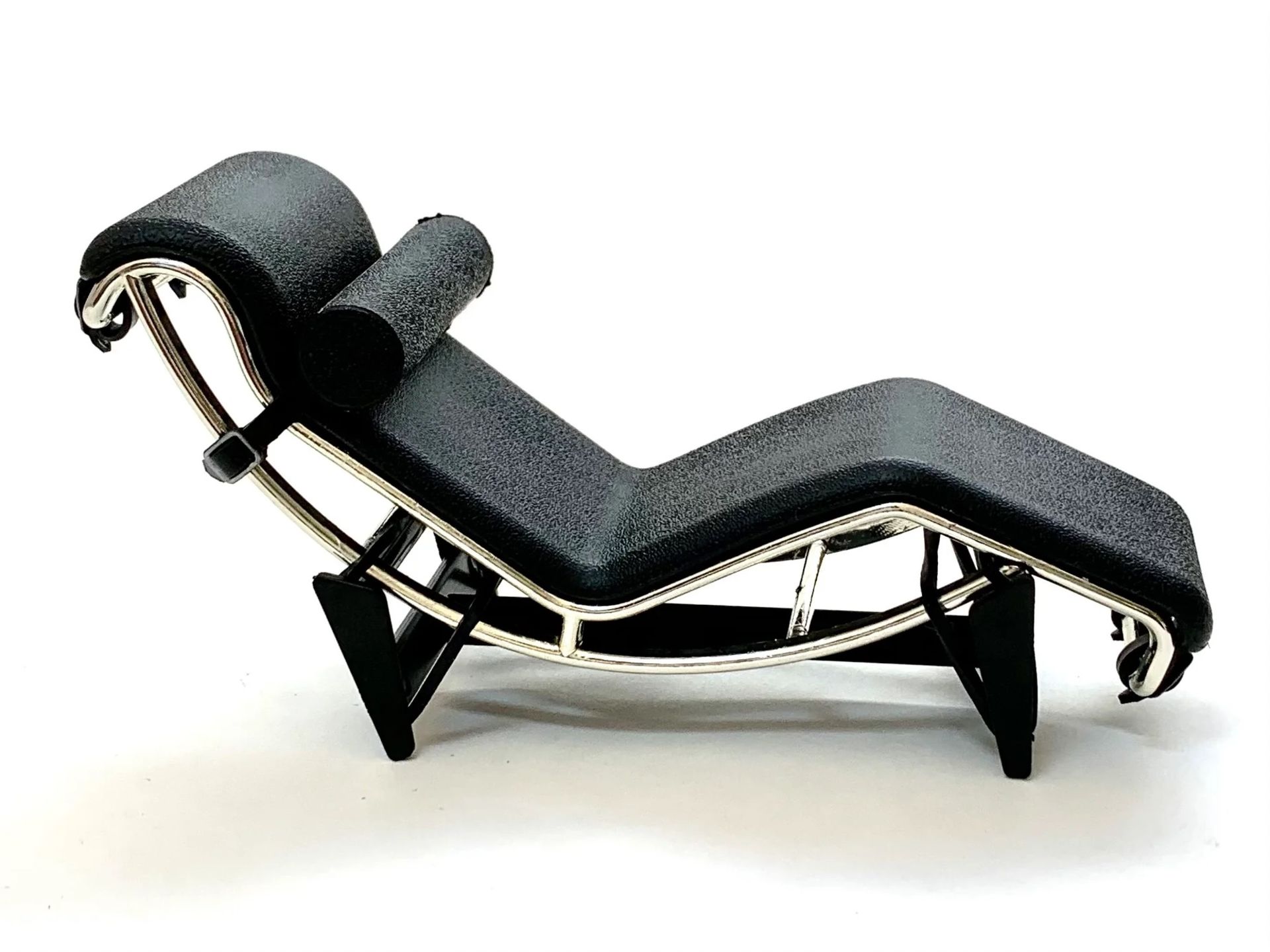Le Corbusier LC4 Chaise Lounger Desk Display - Image 2 of 4