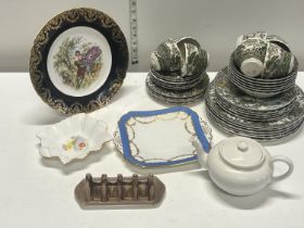 A selection of ceramics including shelley
