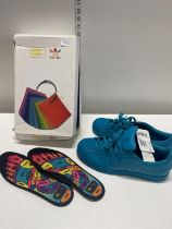 A new boxed with tags pair of Adidas supercolor trainers. Size 8.5