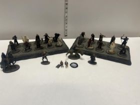 25 NLP Lord of the Rings metal figures 2003/4 with two stands a/f