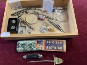 A job lot of assorted collectables