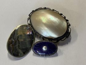 Three assorted vintage silver brooches