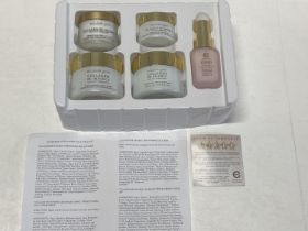 A Elizabeth Grant Collagen reinforce cosmetic set