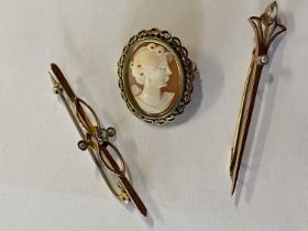 Two vintage 9ct gold brooches and a 9ct gold cameo brooch, total weight 7g (one brooch has