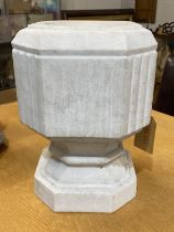 A heavy antique marble font h29cm
