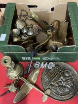 A job lot of assorted metalwares