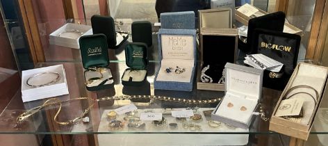 A shelf of assorted costume jewellery including Ariki