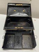 A vintage metal cash tin (no key) a/f